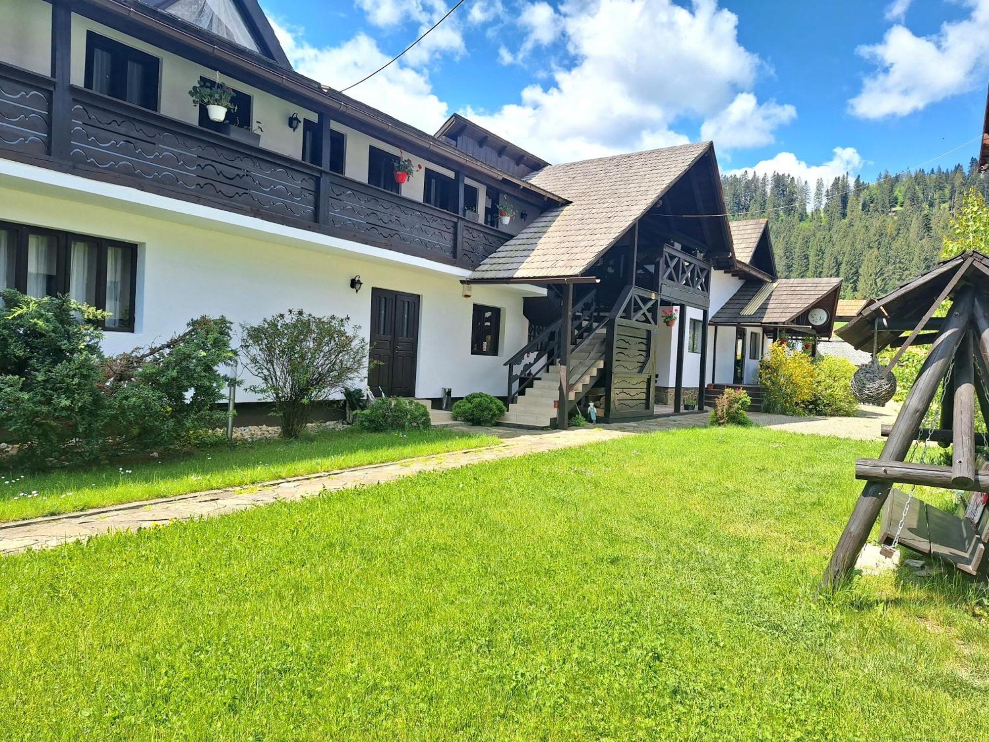 Villa Clematis House Voronet Esterno foto