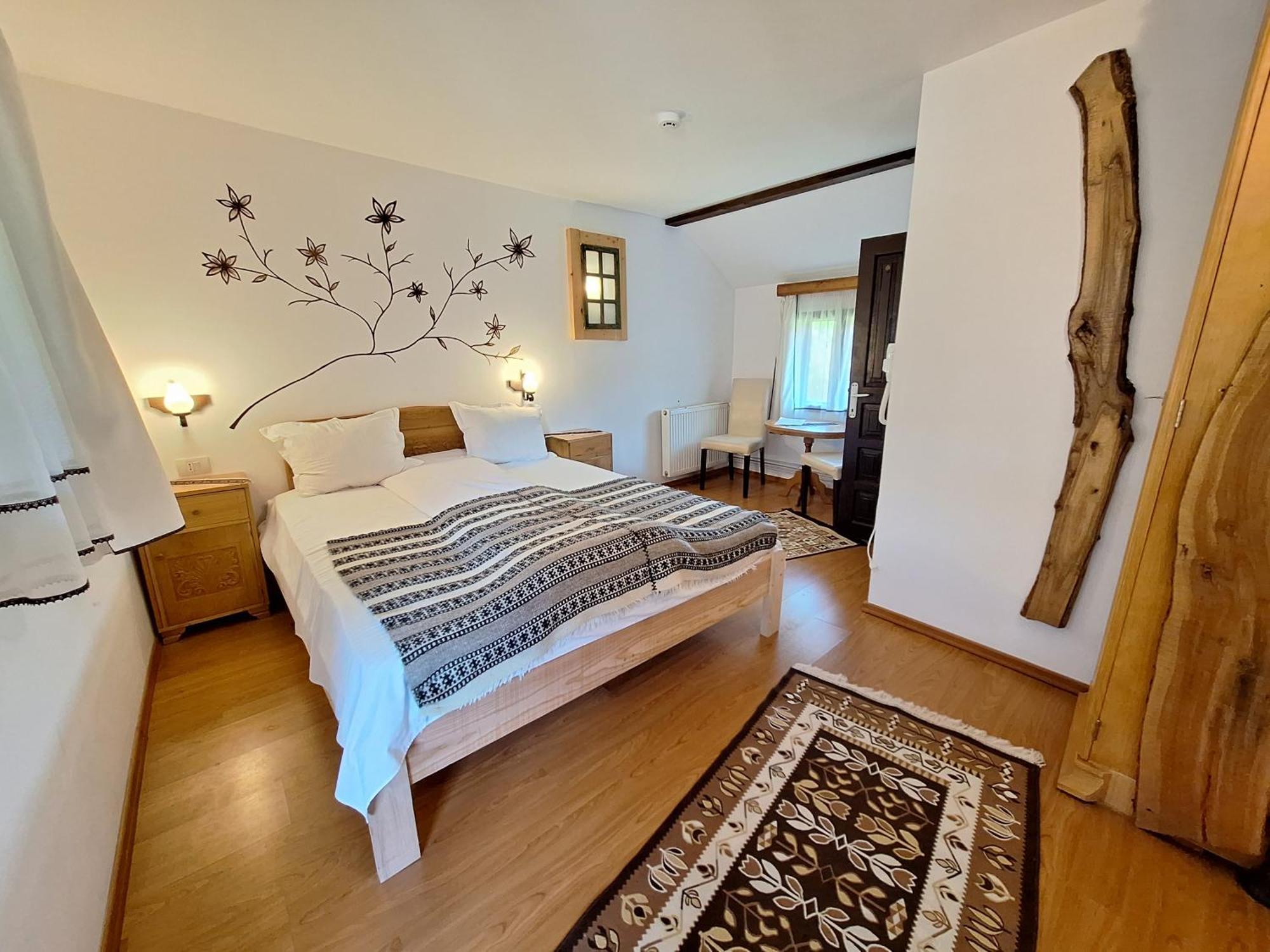 Villa Clematis House Voronet Esterno foto